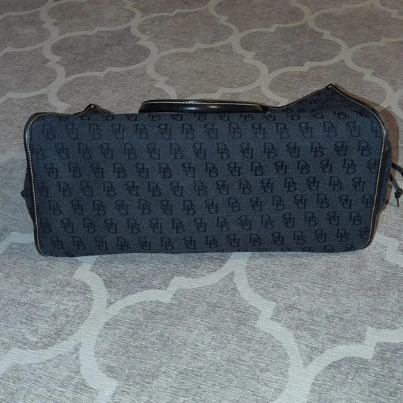 Dooney & Bourke Signature Jacquard Extra Large Bag Canvas with Leather Handles - Picture 5 of 10